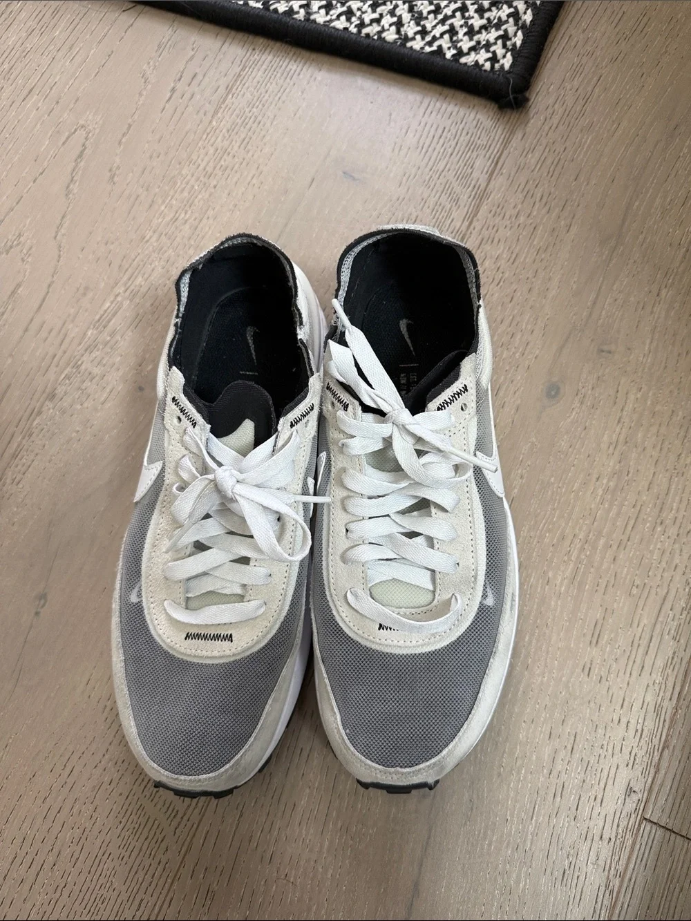 Nike White and Light Gray Low-Top Sneakers - Picture 7 of 8